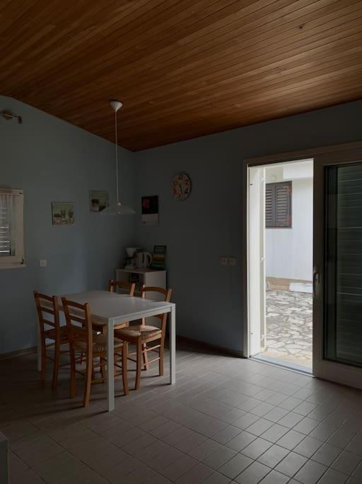 באסקה Sunny Grandma'S Garden Apartment מראה חיצוני תמונה